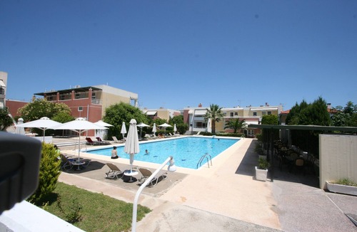 Xylokastro-Evrostina House | Beautifull 2 bedroom house in a complex with shared open pool 50m from the beach