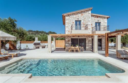Ano Vasilikos Villa | Bedrock beachside villa with private pool