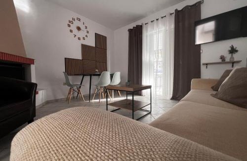 Pefkochori House | Bella Maisonette
