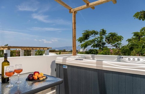 Milopotas Apartment | BH446 - C - Suite Naxos