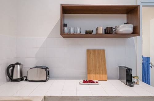 Kerameikos Apartment | Bill – License to Thrill in Metaxourgeio