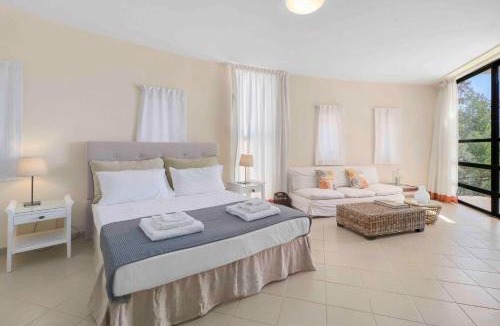 Lavreotiki Villa | Black Diamond Beachfront Pool Villa Pasithea in Sounio, Athens
