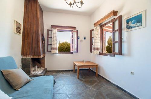 Naxos House | Black Sand