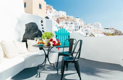 Oia House | Blessed Blue Boutique Cave Suite