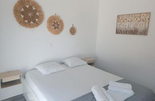 Neratzia Apartment | Blue & Green