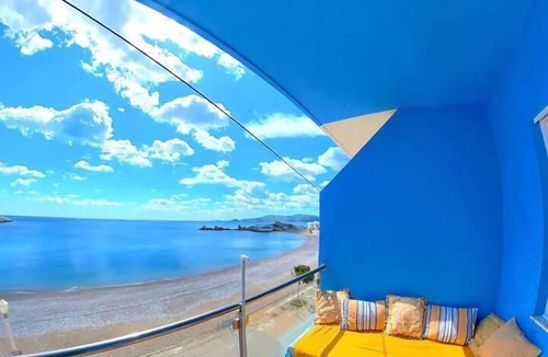 Haraki Apartment | Blue House Beach Apartment - Sleeps 4 & Balcony