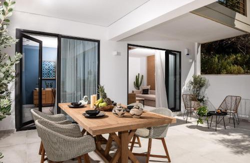Makrys Tichos Apartment | Blue Island Luxury Apartment