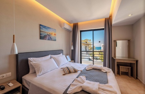 Ixia House | Blue Wave Suites - Ixia