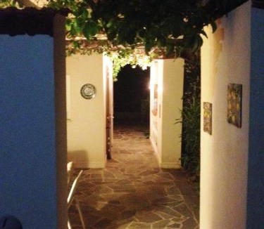 Dorida House | Blumenhaus (Spiti Louloudia)