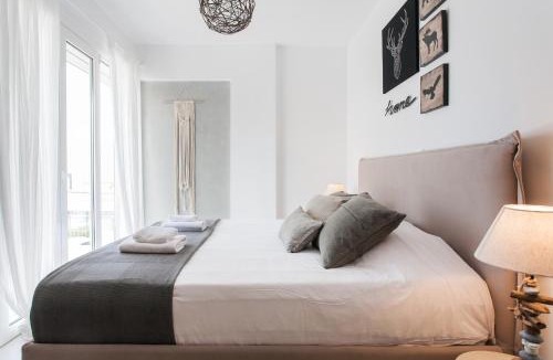 Filopappou Apartment | Bohemian Glyfada - Greecing