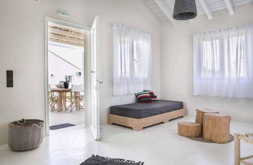 Kounopetra House | Boho Kokkino