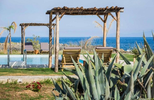 Kounopetra Villa | Boho Kokkino in Lixouri