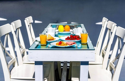 Episkopi Gonias House | Bonita Santorini Cave: Stay in a Dreamy Cave House in the Heart of Santorini!