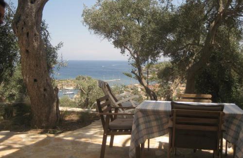 Gaios House | Bougainvillea