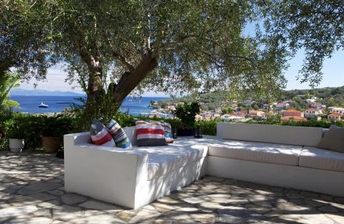 Gaios House | Bougainvillea