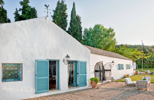 Chlomos Villa | Boukari Bay - Eight Bedroom Villa, Sleeps 16