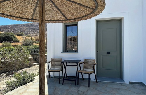 Ormos Korthiou Apartment | Bouro Studio