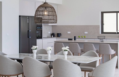 Perigiali Villa | Brand new Spacious 6 bedroom villa with stunning view, close to beach.