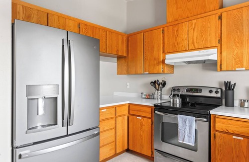 Pullman House | Bright, Single-level 2BR/2BA Townhome with Open Living Spaces and Relaxing Patio
