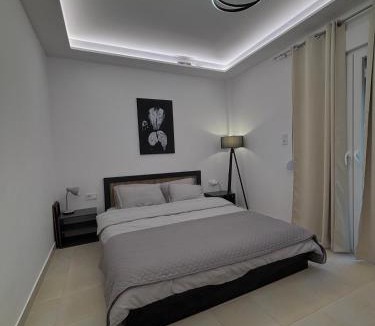Serres Apartment | Bright & Stylish Apartment in the centre