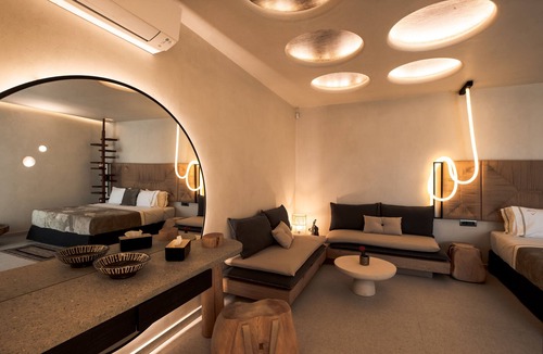 Glastros Hotel | Brilliant Topaz Suite with Private Pool
