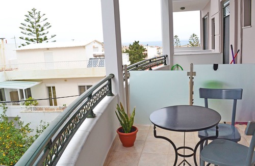 Rethymno Apartment | Budget apt,3 guests,Town center,No car needed,Next to taverns,bars,amenities 24