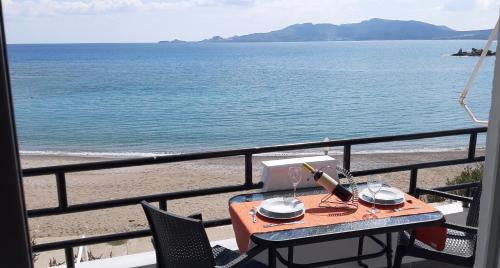 Haraki Apartment | Budget Studio 1 - Sea view - Renovated February 2021