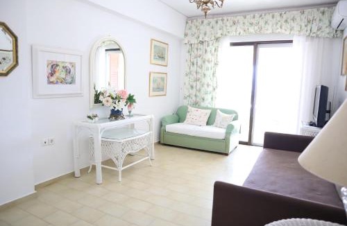 Nikiana House | By the sea