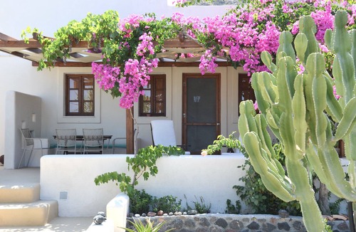 Imerovigli House | Cactus hideaway with sea views