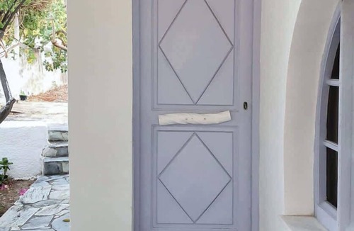 Ayioi Asomatoi House | Cambara Garden Oasis in Aegina, BBQ & Privé Parking