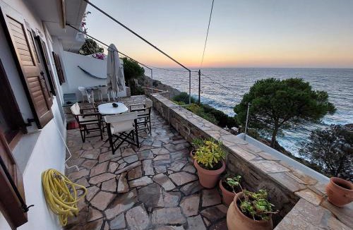 Armenistis House | Captain's View Guesthouse