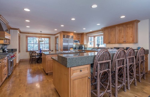Elkhorn House | Captivating Historic Cottage with Fireplace