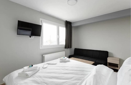 Thessaloniki City Centre Apartment | Caravanserai Studio 11