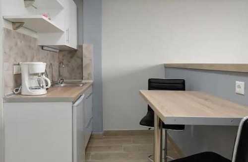 Thessaloniki City Centre Apartment | Caravanserai Studio 11