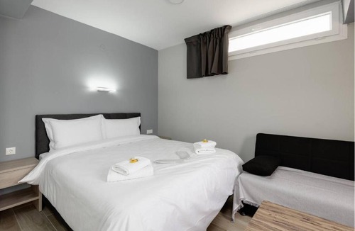 Thessaloniki City Centre Apartment | Caravanserai Studio 9