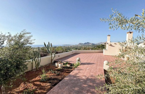 Afandou Villa | Casa Avgerinou: Hilltop Retreat with Breathtaking Sea Views & Proximity