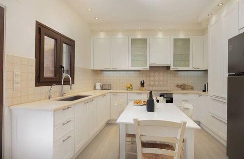 Chromonastiri Villa | Casa di Vangelis, Summer Village Stay!
