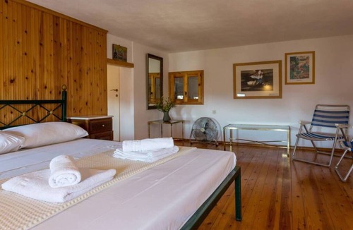 Votsi Apartment | Casa Milos Traditional Villa 190 m to the beach