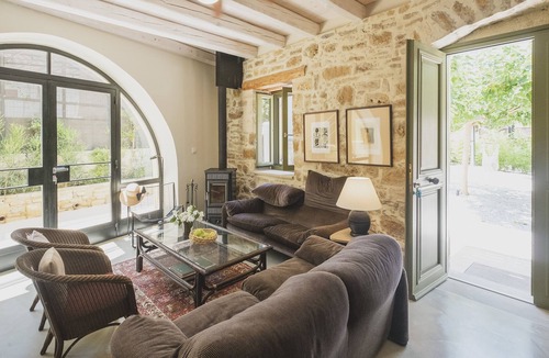 Kontomari Villa | Casa Olea - A Venetian era Home with Courtyard