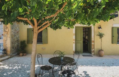 Kontomari House | Casa Olea - A Venetian era Home with Courtyard