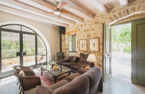 Kontomari House | Casa Olea - A Venetian era Home with Courtyard