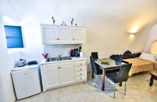 Finikia Apartment | Caves 1880