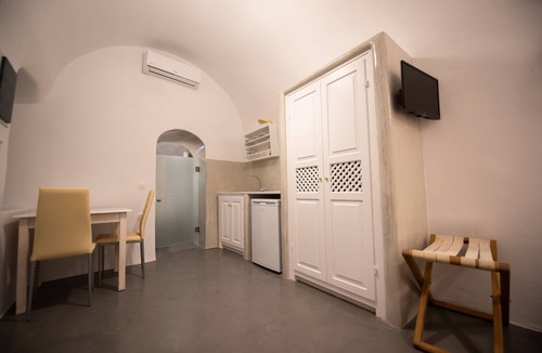 Finikia Apartment | Caves 1880