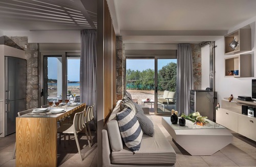 Gialos Villa | Cedar Bay Beachside Villas