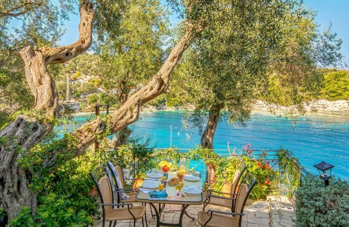 Longos Apartment | Centrally located 2 bedroom apartment w/sea views