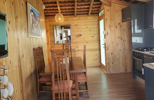 El Maamoura Ski Chalet | Chalet Vert Diar Maamoura