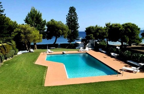 Kineta Villa | Character house feet in the sea!