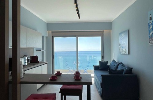Haraki Apartment | Charaki Escape Chic Studio with Seafront Patio