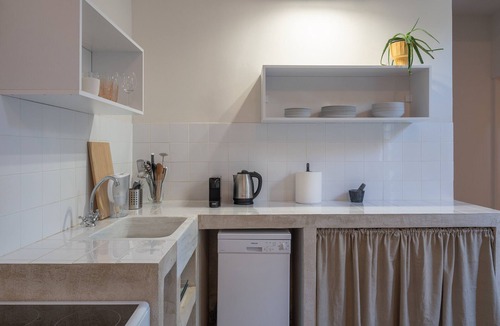 Kerameikos Apartment | Charlie – Timeless Charm & Modern Comfort