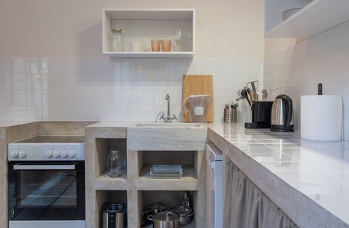 Kerameikos Apartment | Charlie – Timeless Charm & Modern Comfort